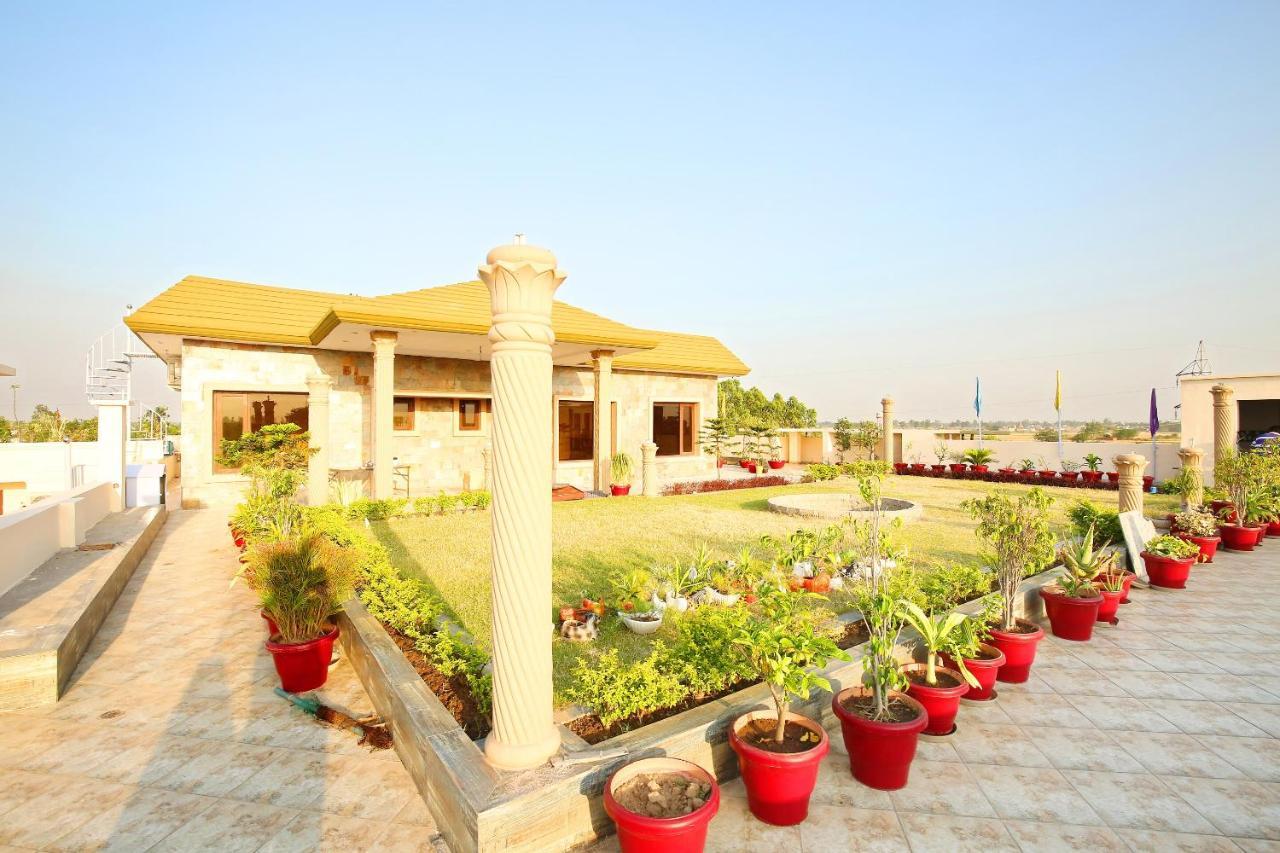Oyo 36262-阿曼度假村 Shāhpur 外观 照片